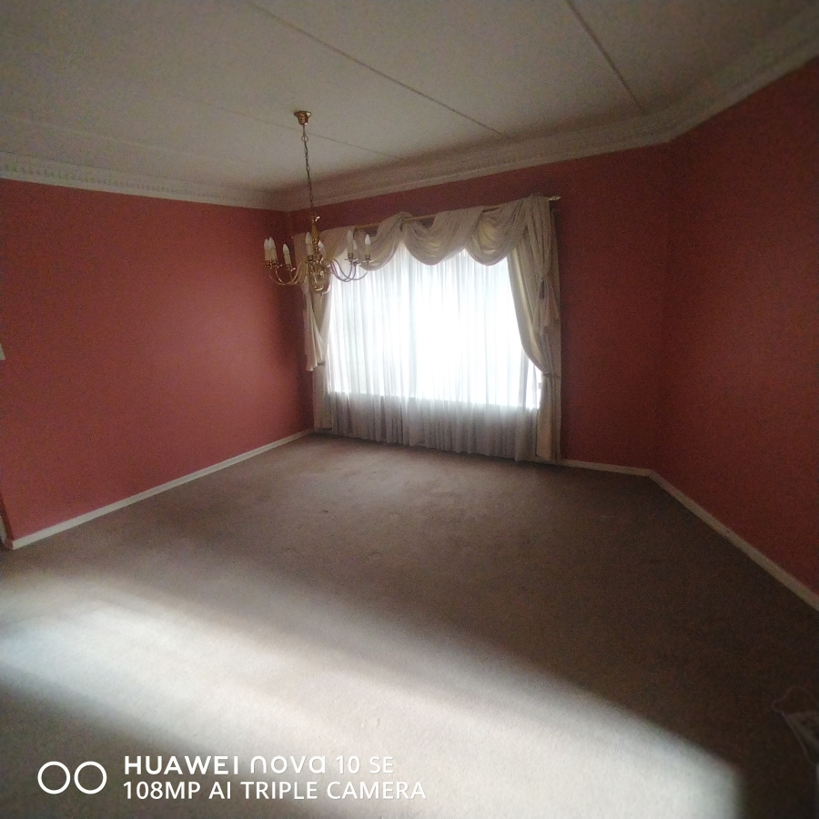 To Let 4 Bedroom Property for Rent in Bergsig Free State